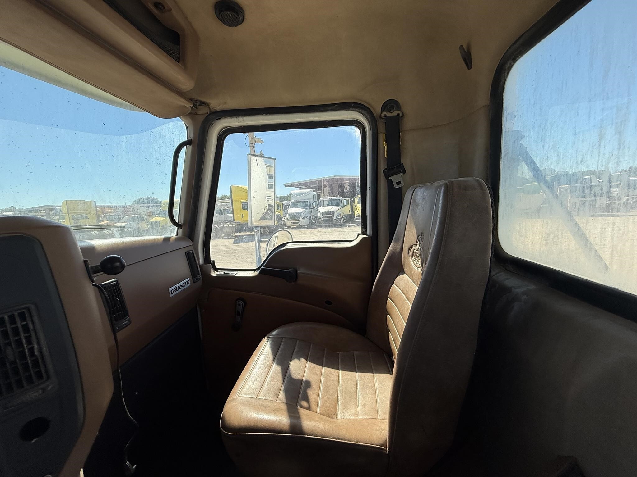 2015 Mack GRANITE GU813 Semi Trucks/Trailer