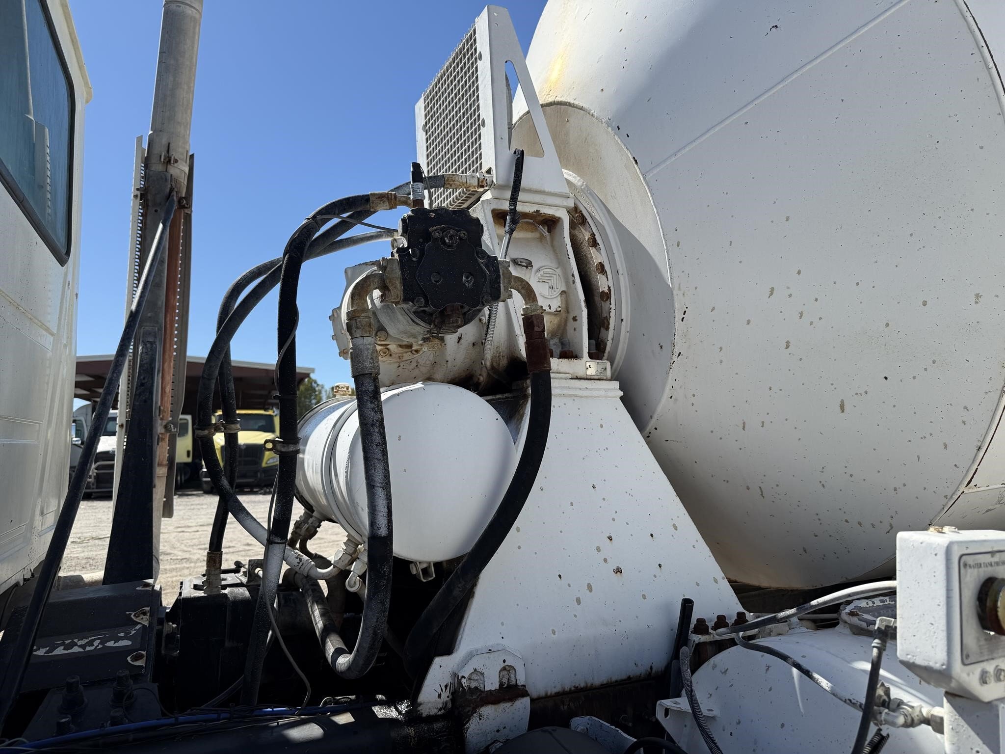 2015 Mack GRANITE GU813 Semi Trucks/Trailer