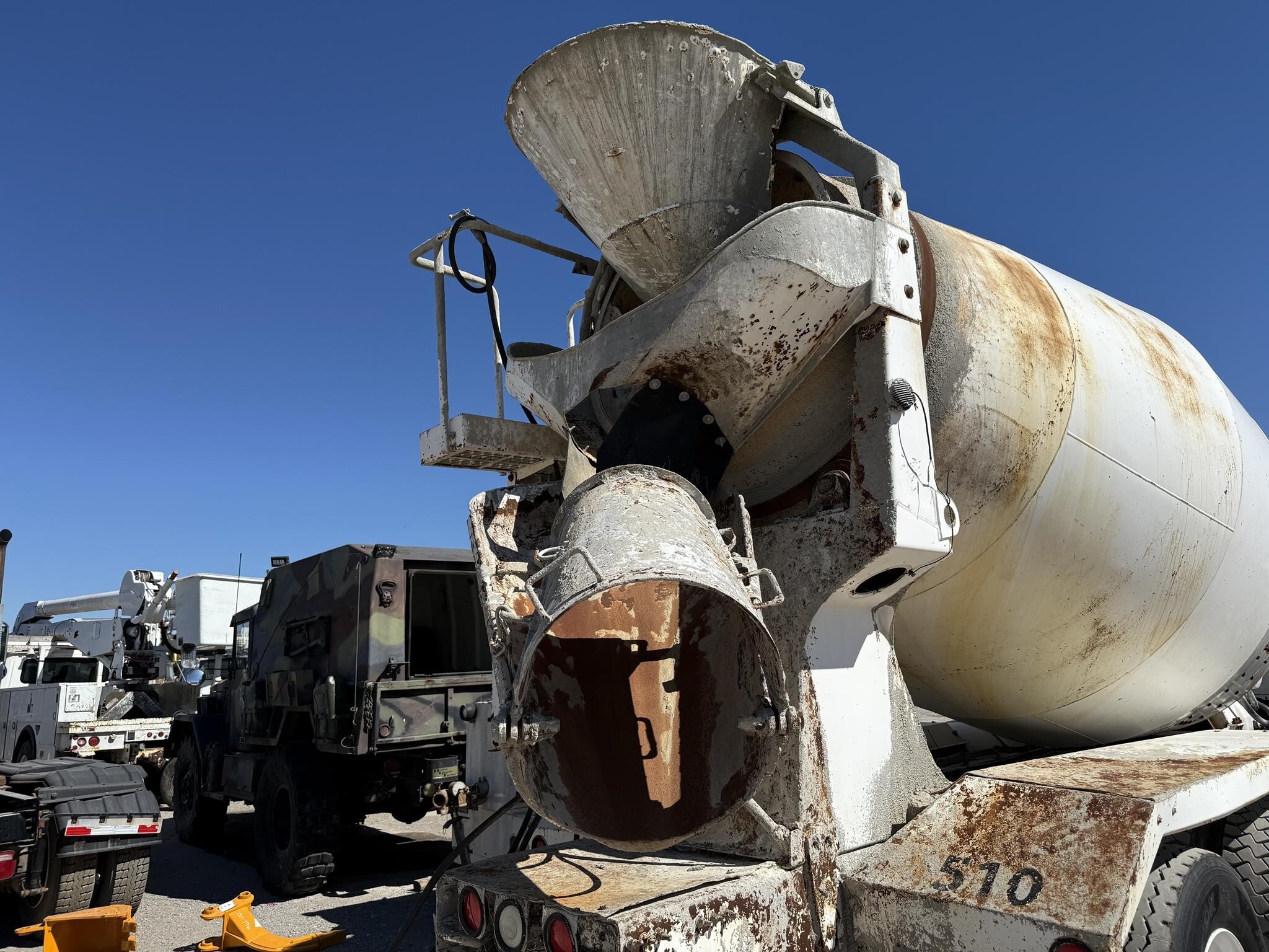 2015 Mack GRANITE GU813 Semi Trucks/Trailer