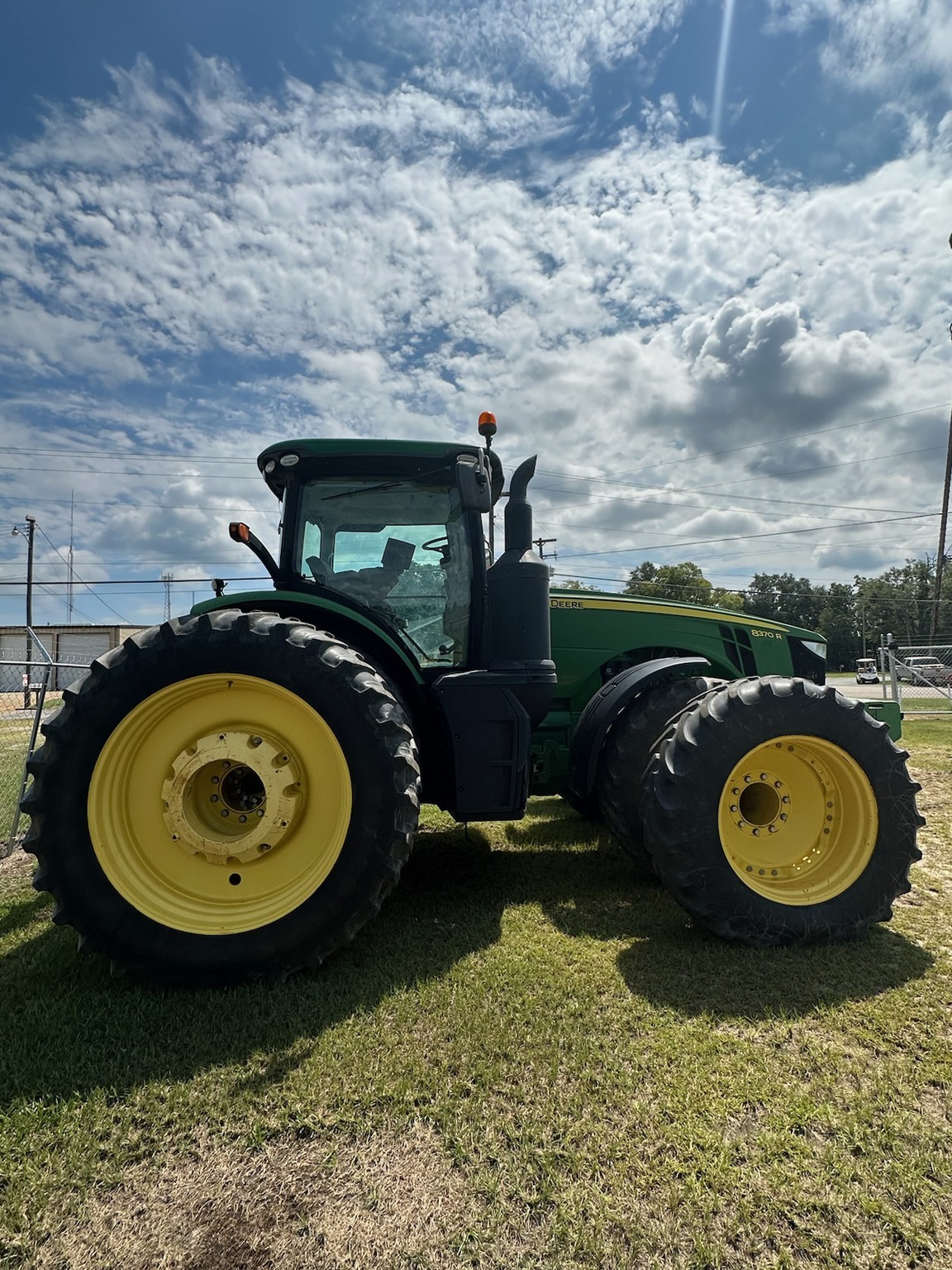 2014 John Deere 8370R Tractor