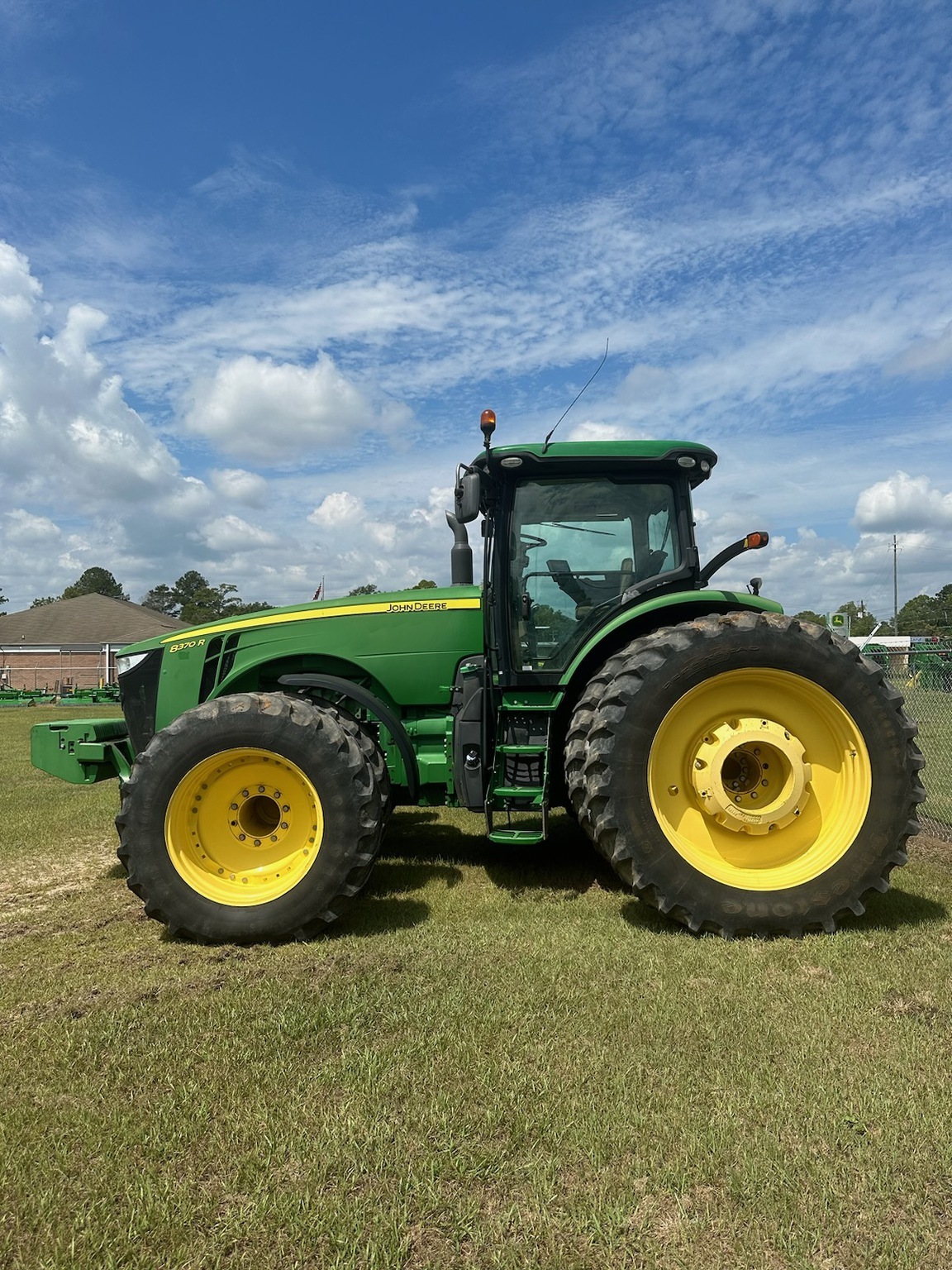2014 John Deere 8370R Tractor