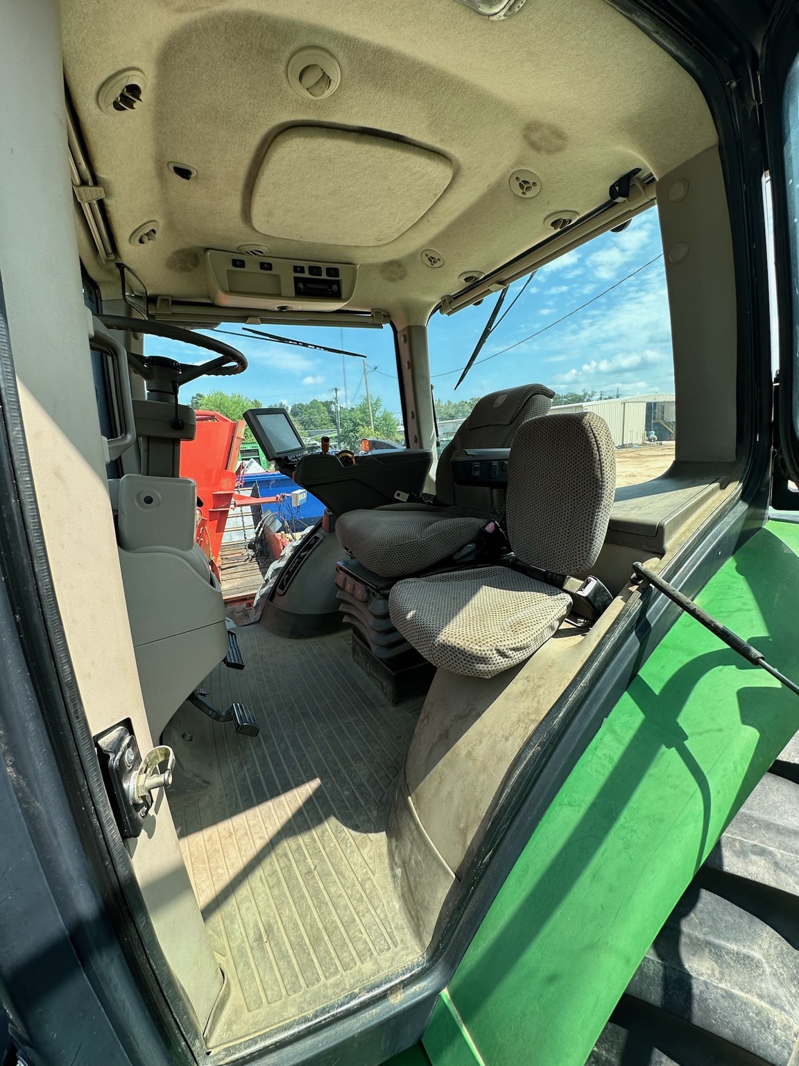 2014 John Deere 8370R Tractor