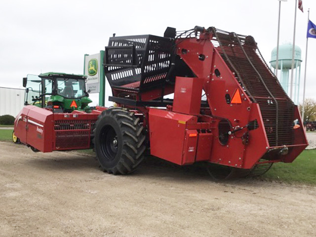 2018 Amity 2700 Beet Equipment