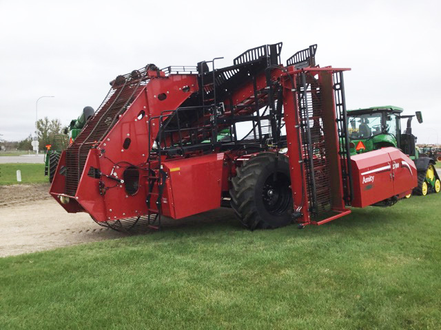 2018 Amity 2700 Beet Equipment