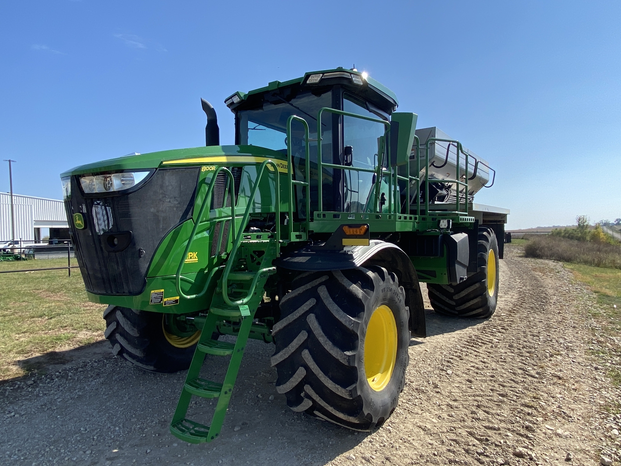 2022 John Deere 800R Self-Propelled Fertilizer Spreader
