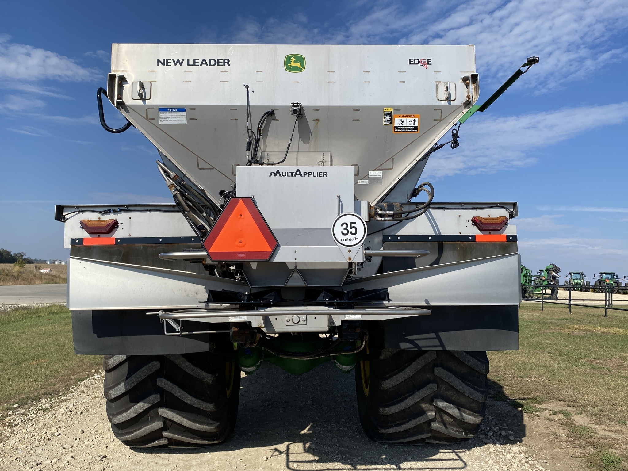 2022 John Deere 800R Self-Propelled Fertilizer Spreader