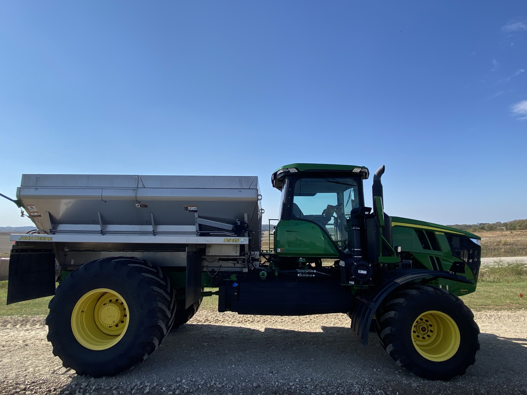 2022 John Deere 800R Self-Propelled Fertilizer Spreader
