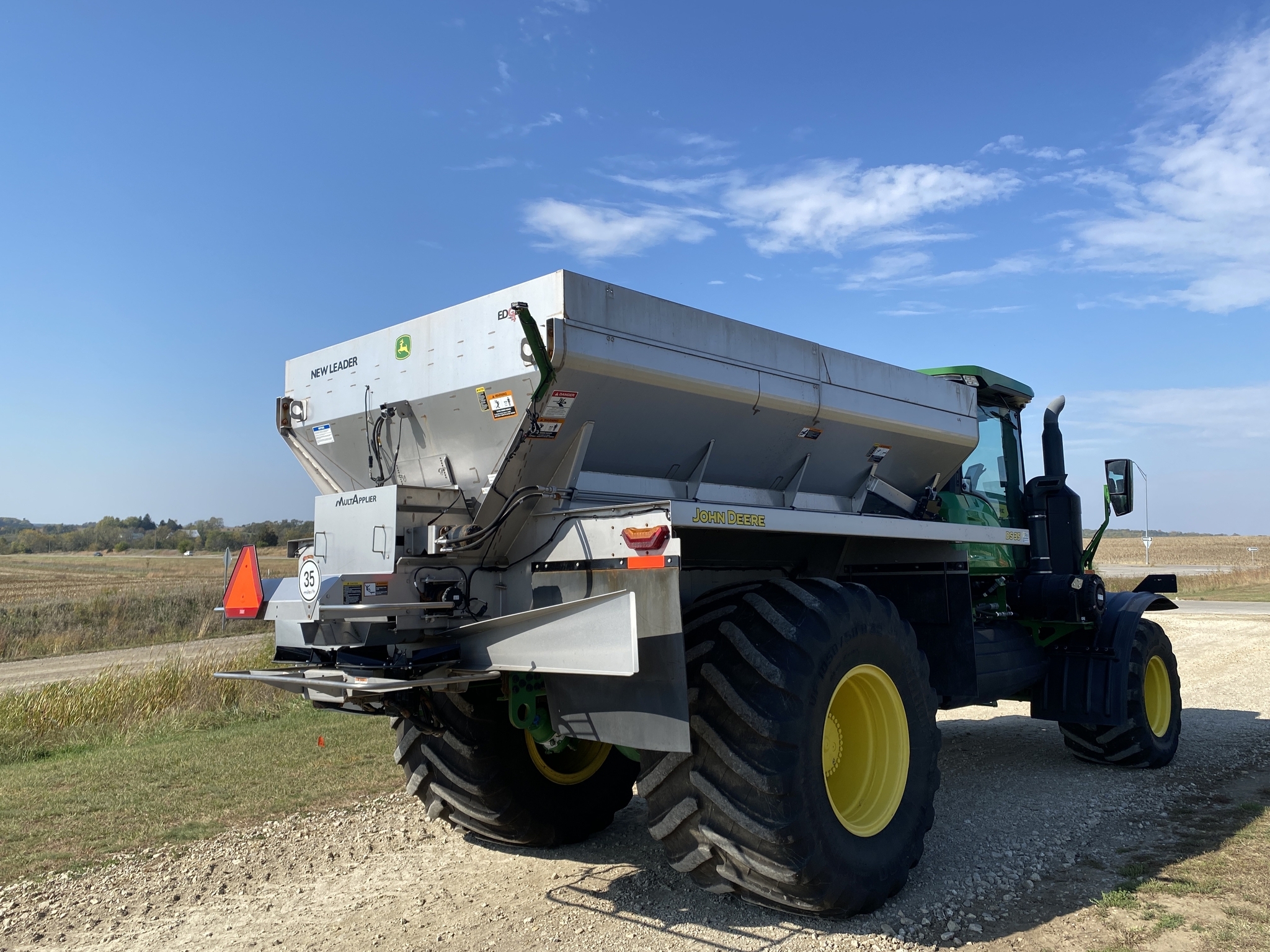 2022 John Deere 800R Self-Propelled Fertilizer Spreader