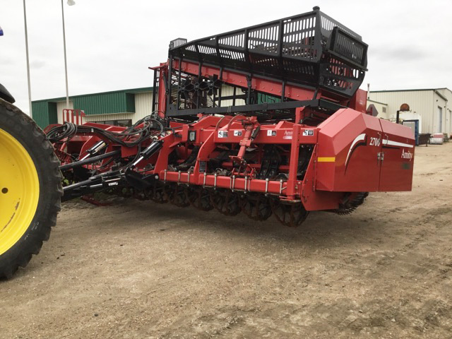 2018 Amity 2700 Beet Equipment