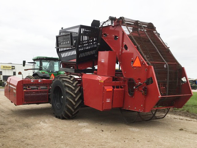 2018 Amity 2700 Beet Equipment