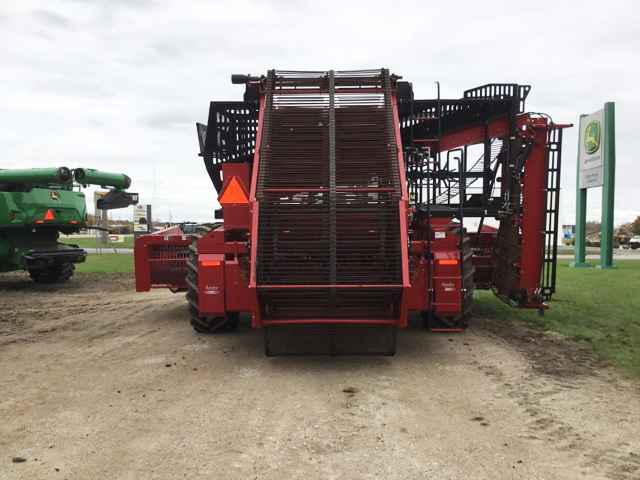 2018 Amity 2700 Beet Equipment