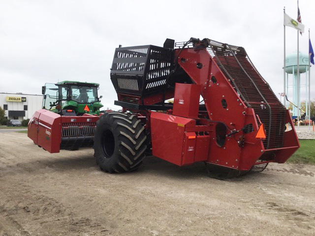 2019 Amity 2700 Beet Equipment