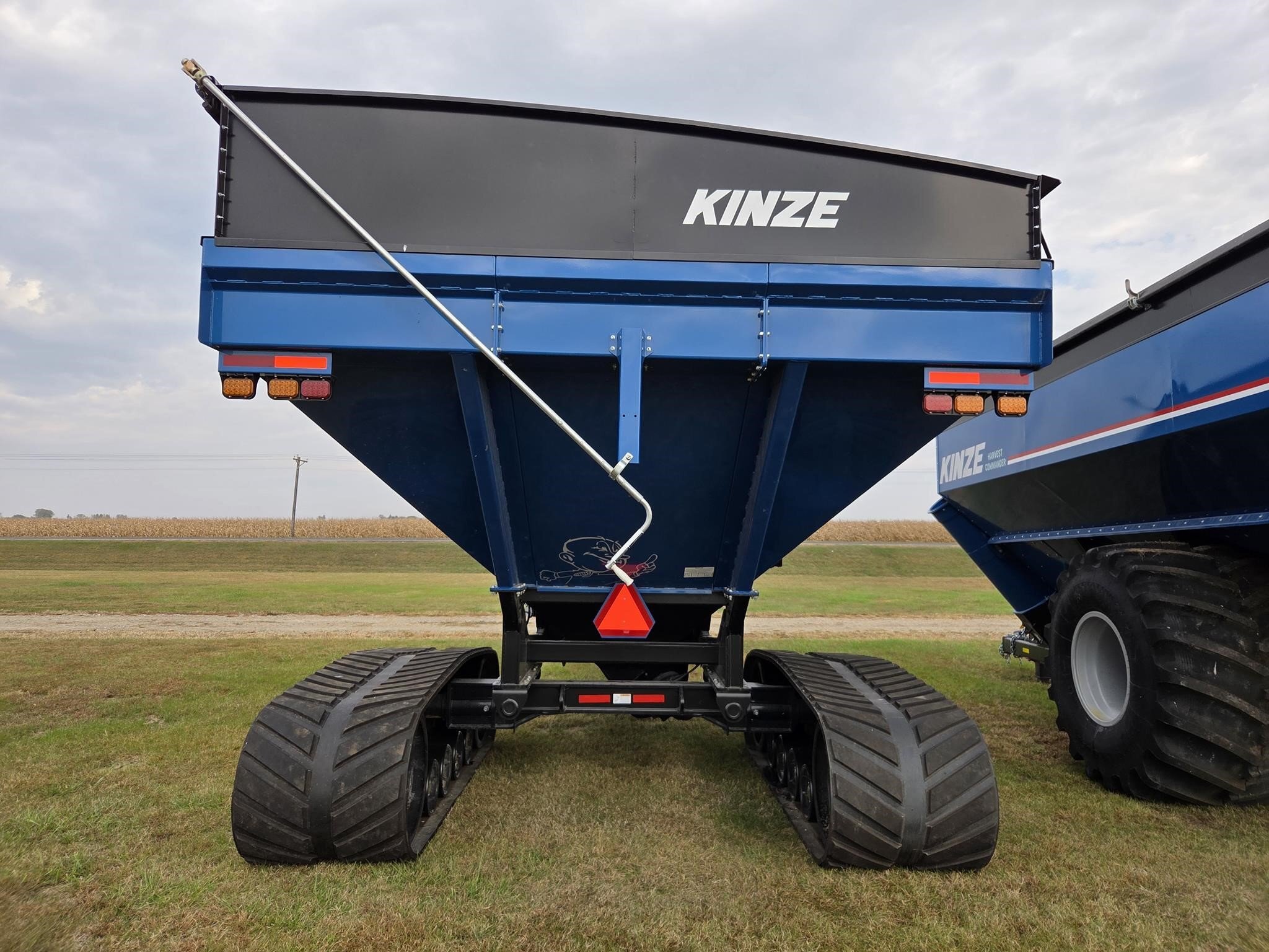 2024 Kinze 1051 Grain Cart