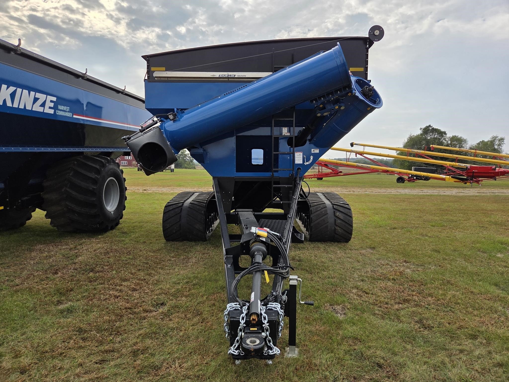 2024 Kinze 1051 Grain Cart