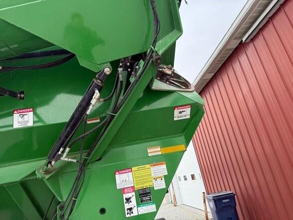  J&M 1151-22S Grain Cart