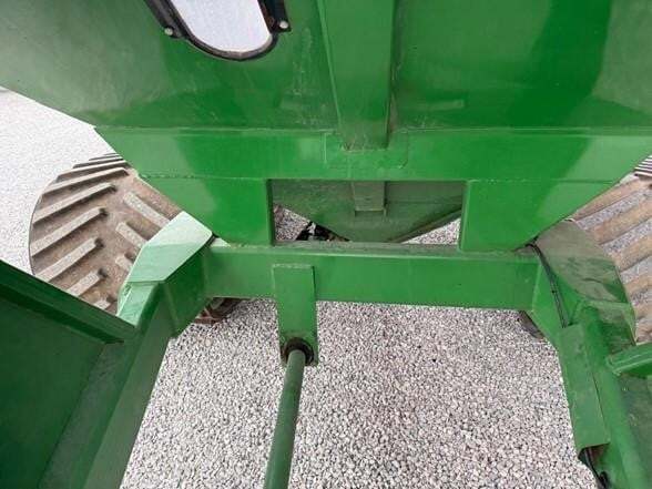  J&M 1151-22S Grain Cart