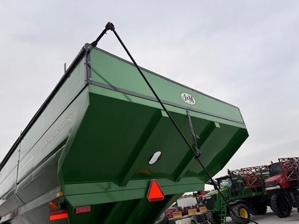  J&M 1151-22S Grain Cart