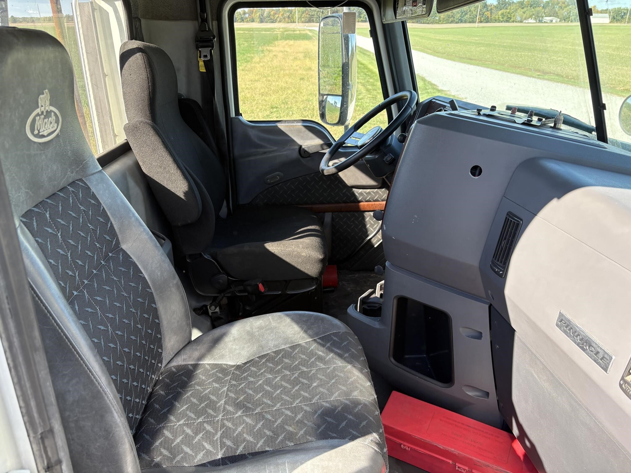 2015 Mack Pinnacle CXU612 Semi Trucks/Trailer