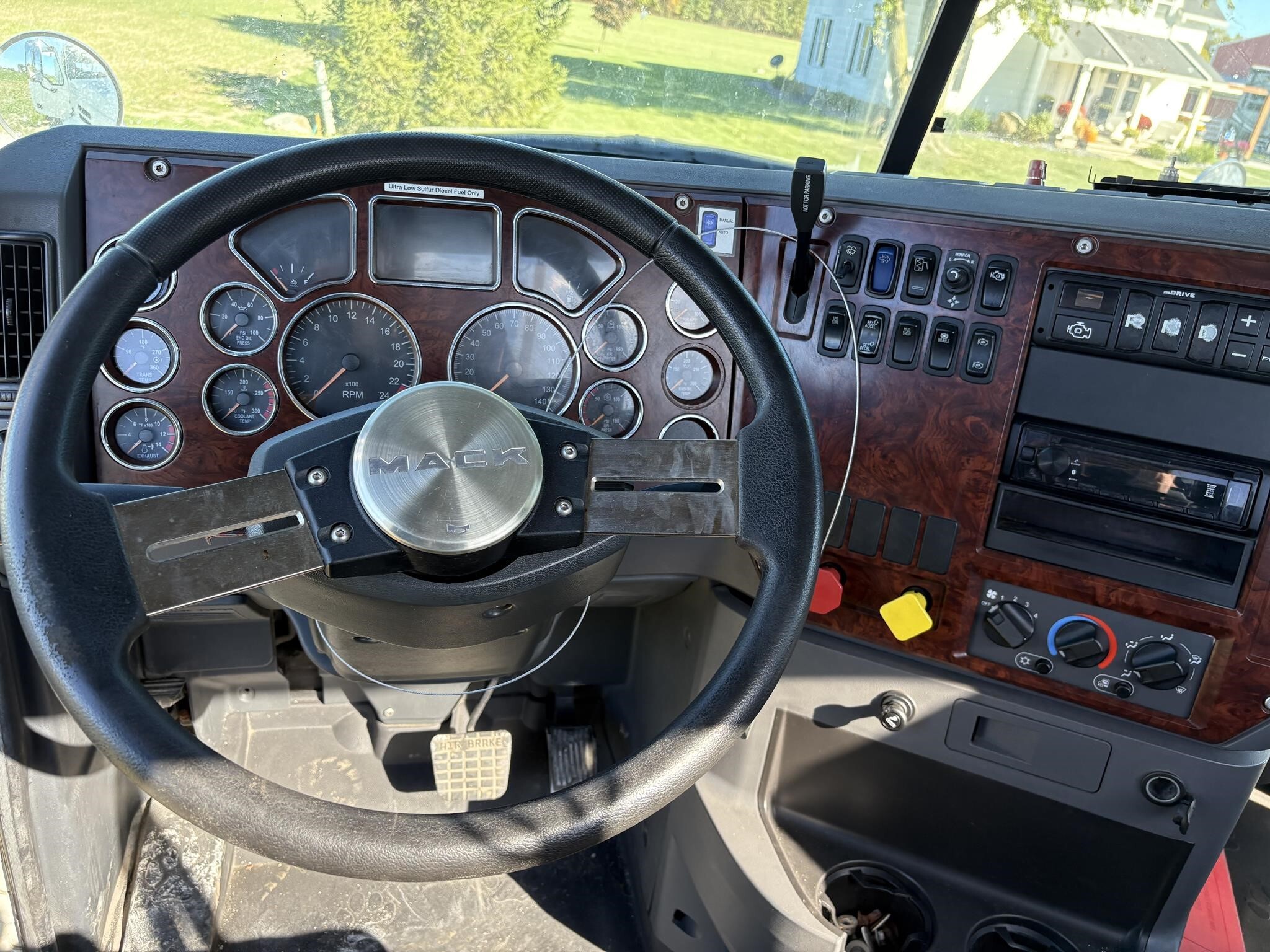 2015 Mack Pinnacle CXU612 Semi Trucks/Trailer