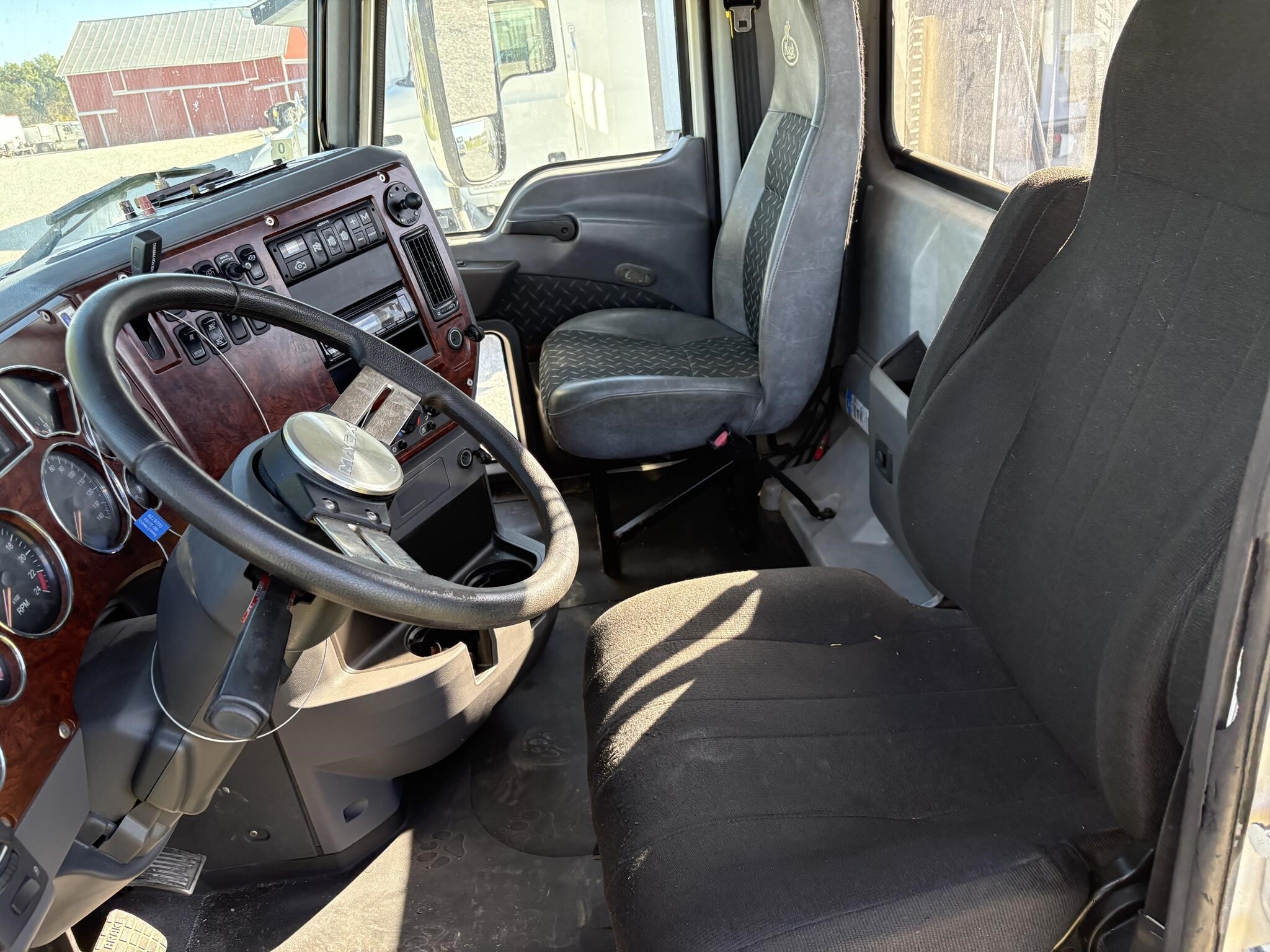 2015 Mack Pinnacle CXU612 Semi Trucks/Trailer