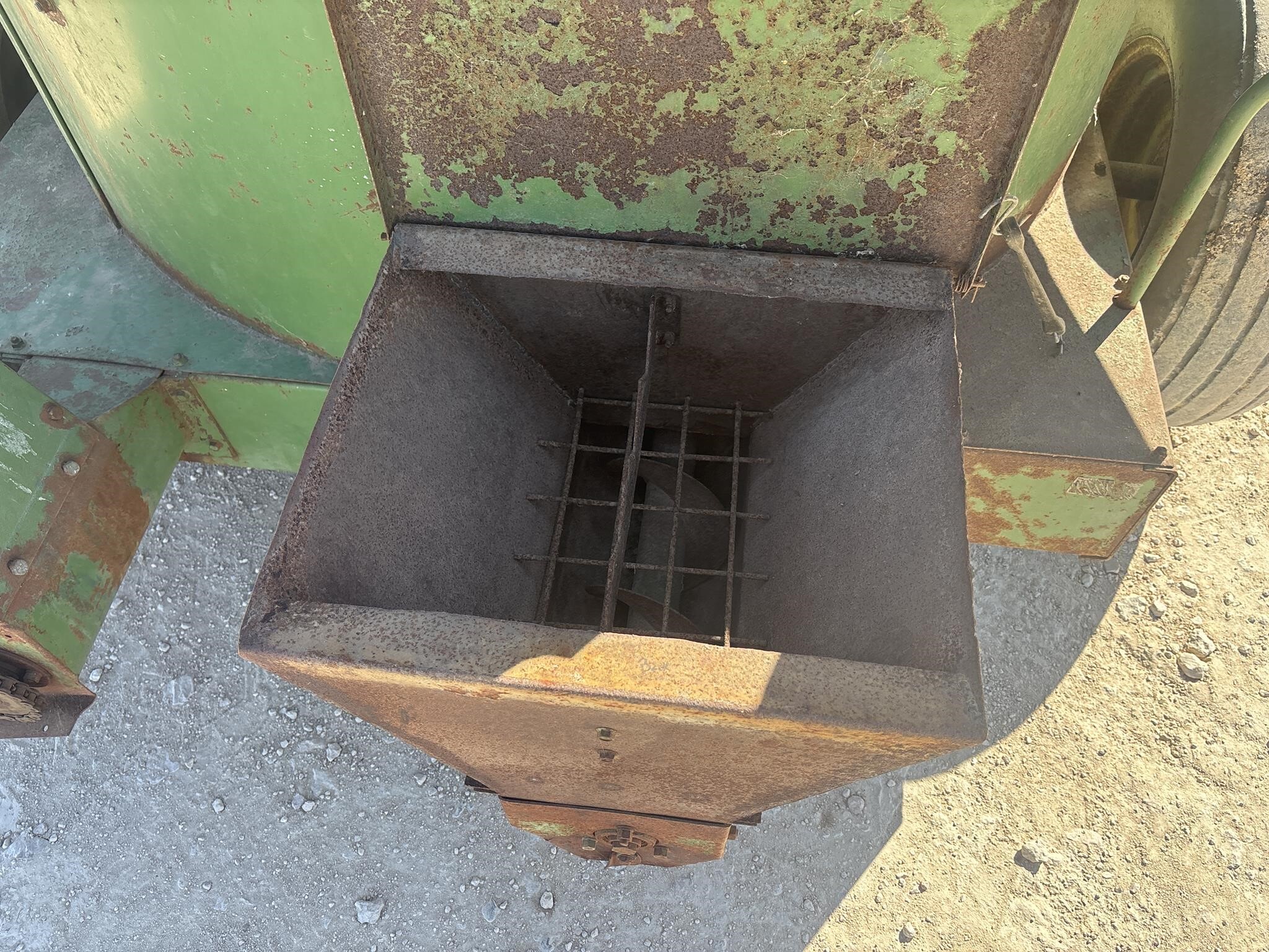  John Deere 750 Grinders and Mixer