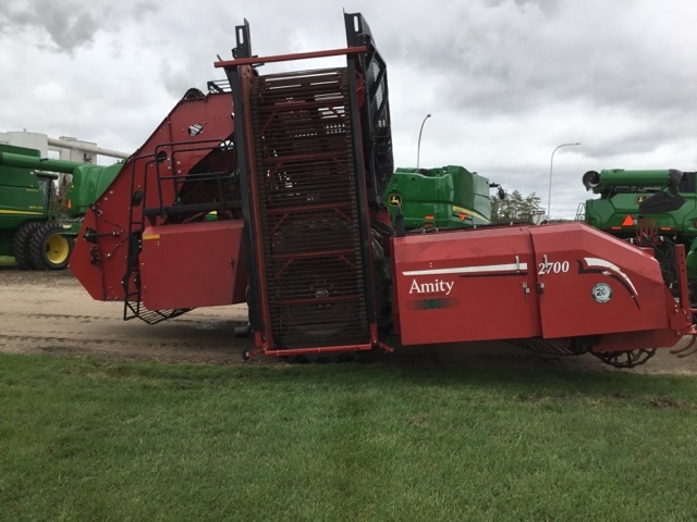2016 Amity 2700 Beet Equipment