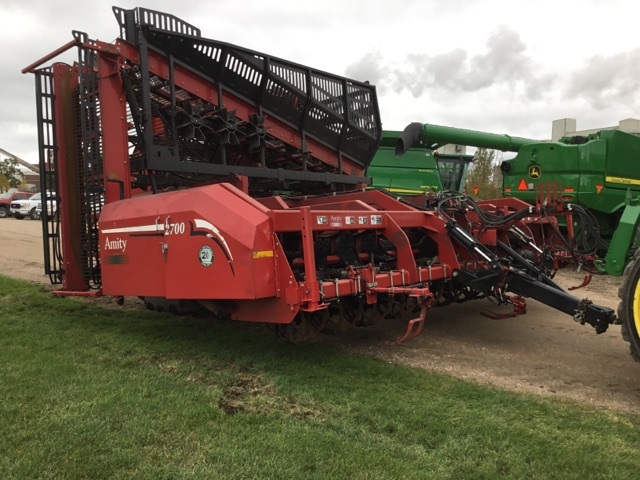 2016 Amity 2700 Beet Equipment