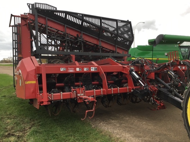 2016 Amity 2700 Beet Equipment
