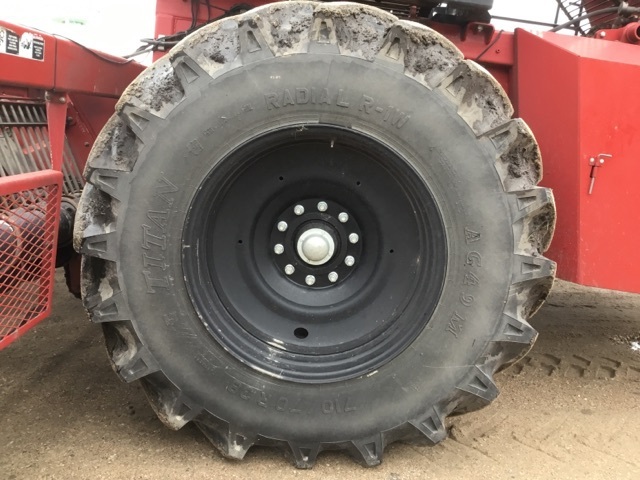 2016 Amity 2700 Beet Equipment