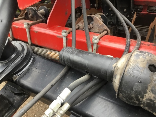 2016 Amity 2700 Beet Equipment