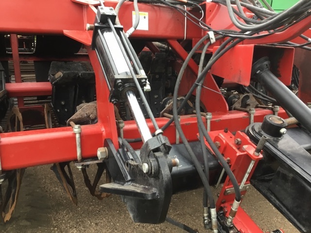 2016 Amity 2700 Beet Equipment