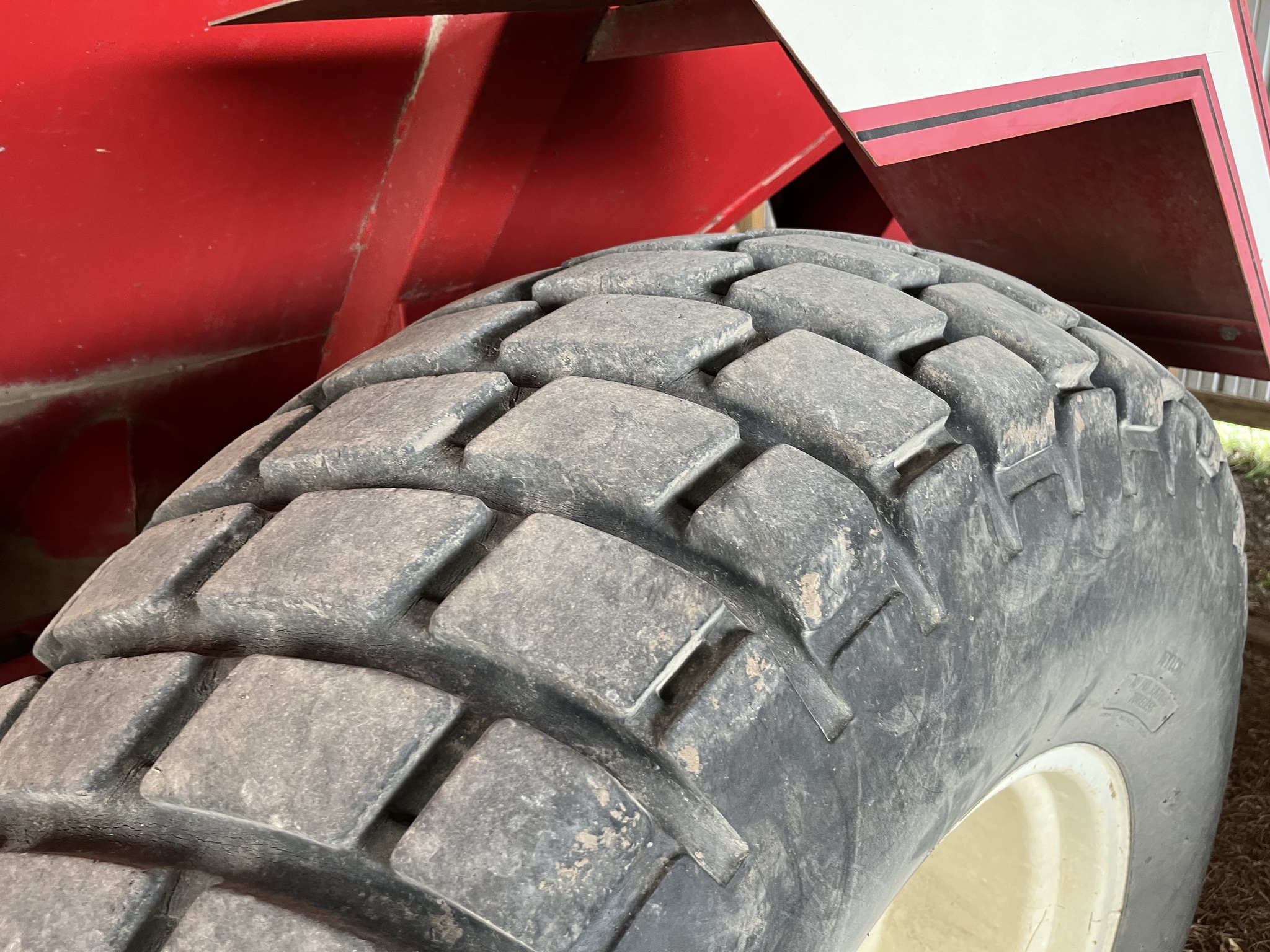 1995 E-Z Trail 475 Grain Cart