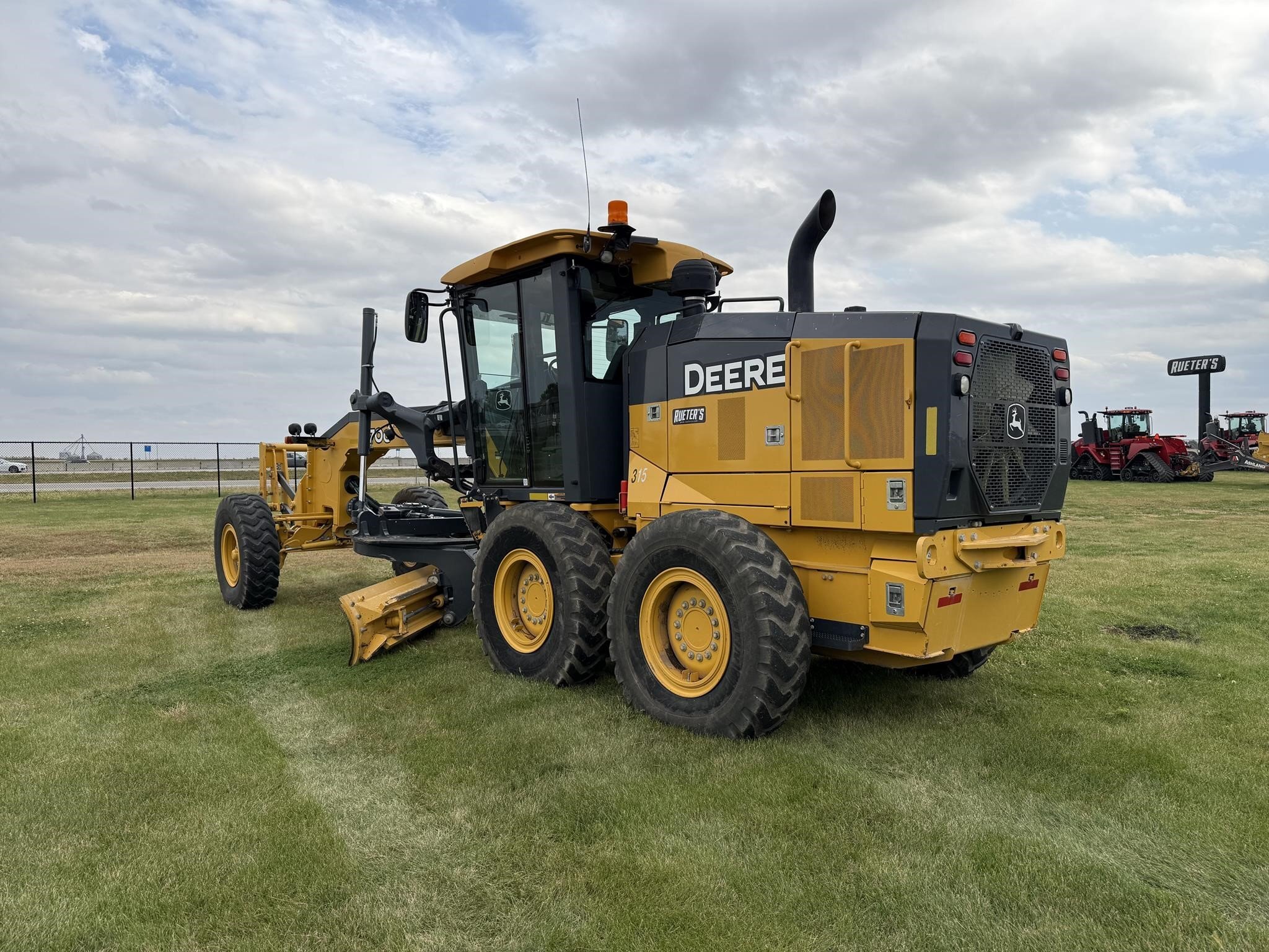 2018 Deere 770G Compacting and Paving