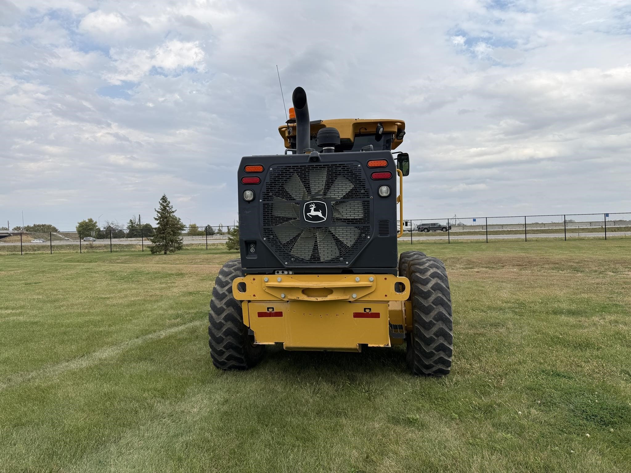 2018 Deere 770G Compacting and Paving
