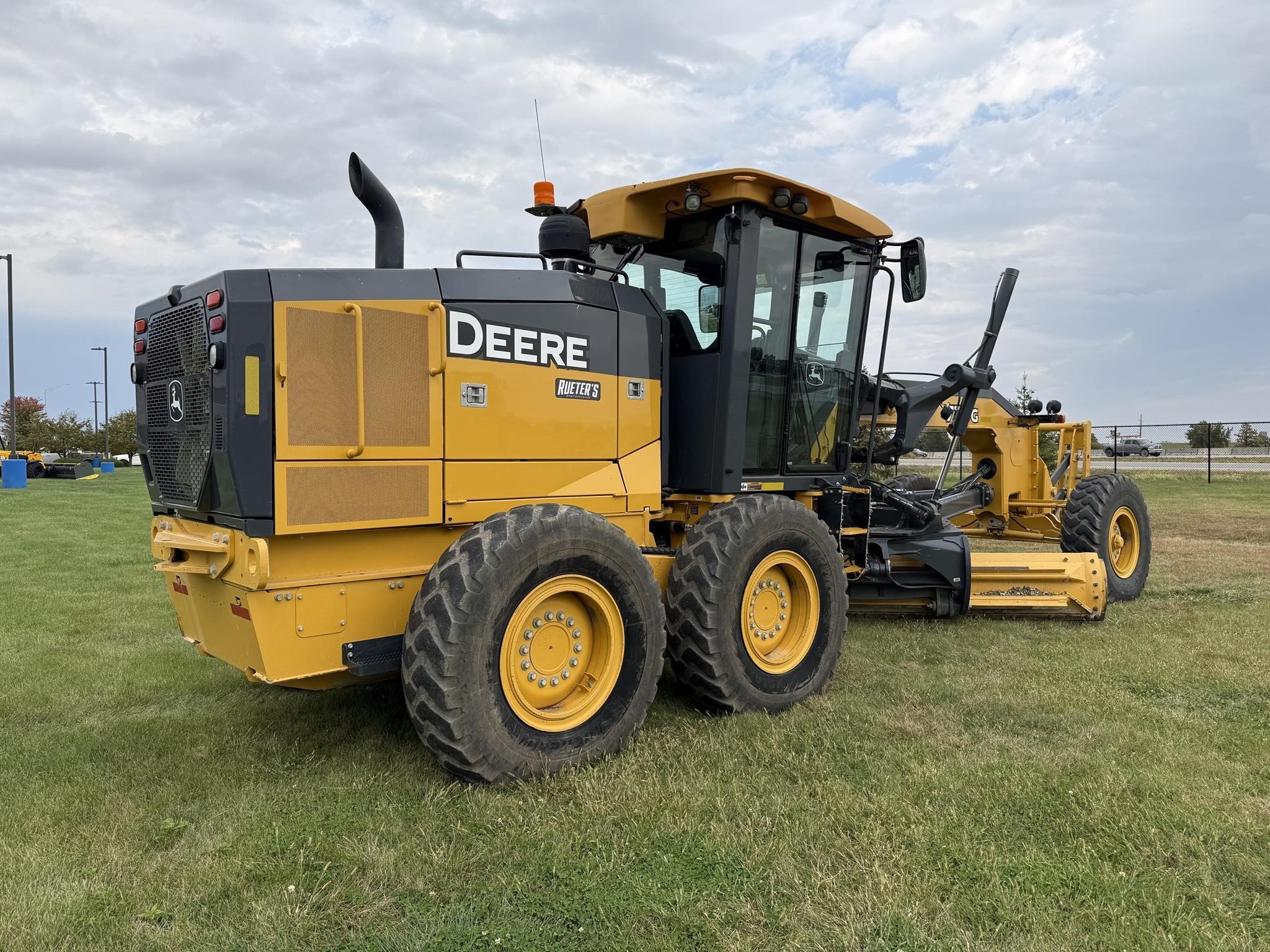 2018 Deere 770G Compacting and Paving