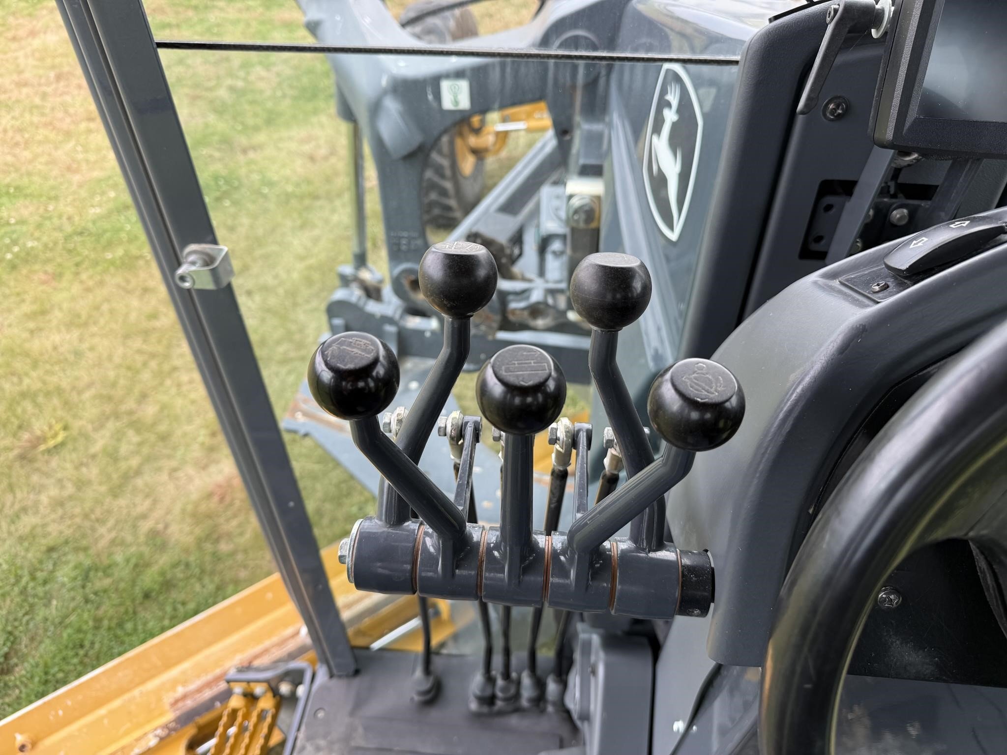 2018 Deere 770G Compacting and Paving