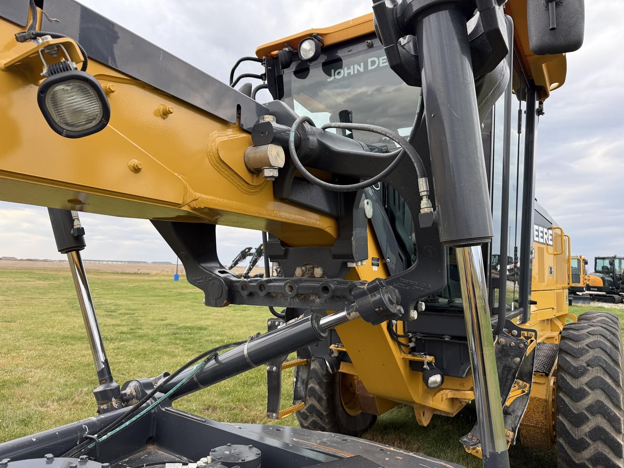2018 Deere 770G Compacting and Paving