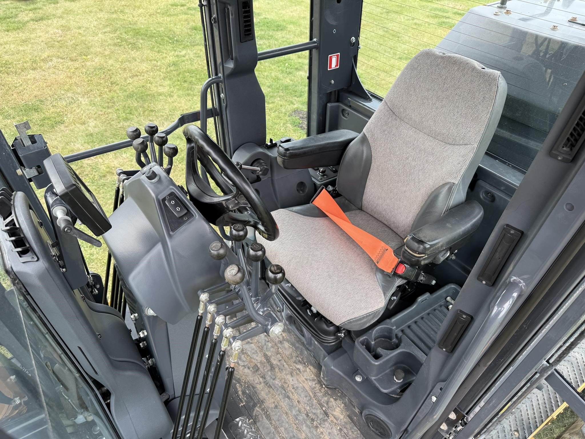 2018 Deere 770G Compacting and Paving