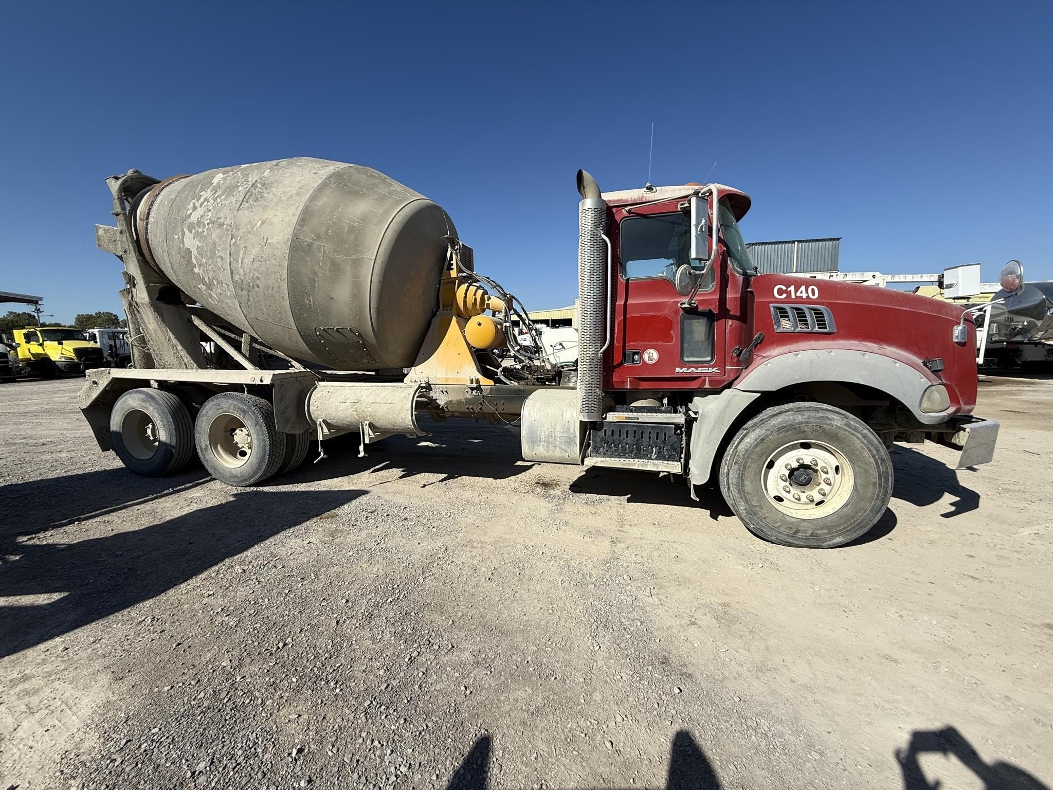 2012 Mack GRANITE GU813 Semi Trucks/Trailer