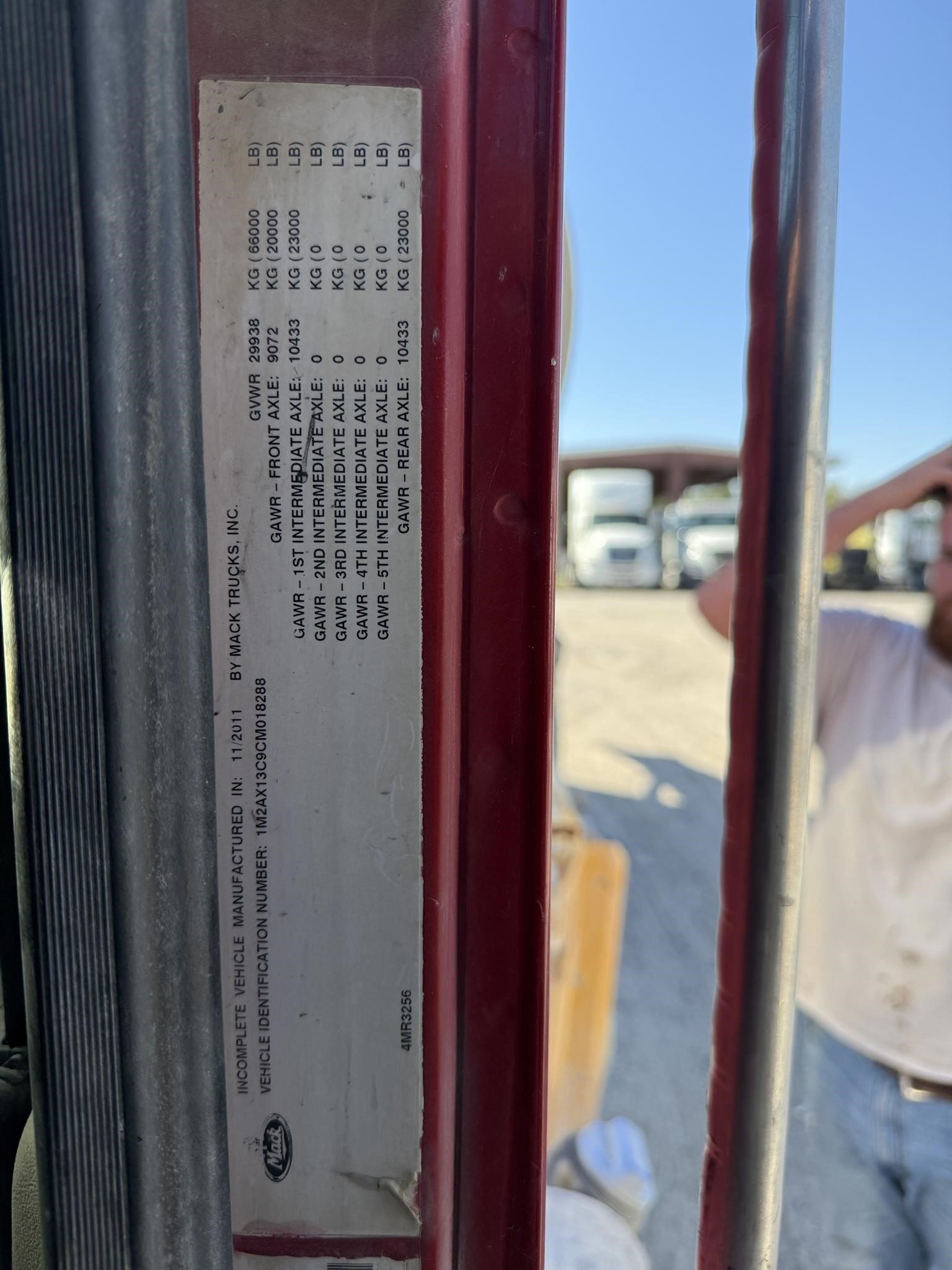 2012 Mack GRANITE GU813 Semi Trucks/Trailer