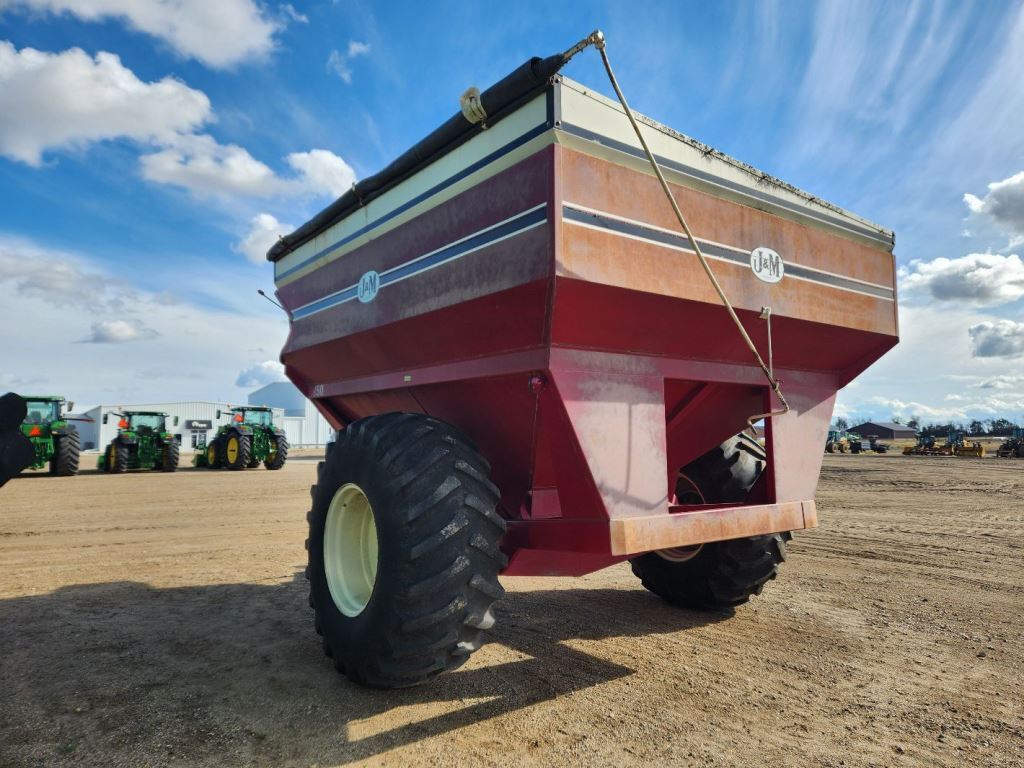 J&M 750 Grain Cart