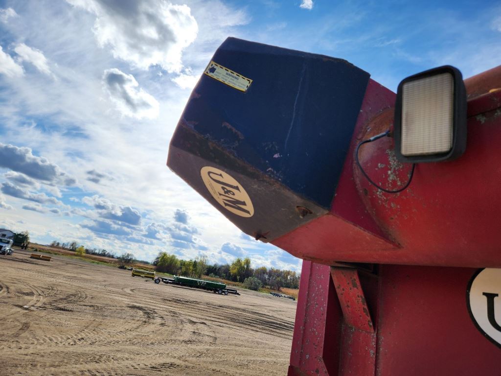  J&M 750 Grain Cart