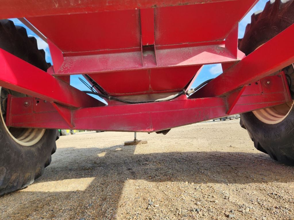  J&M 750 Grain Cart