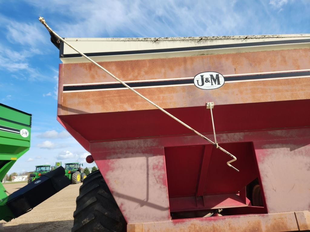  J&M 750 Grain Cart