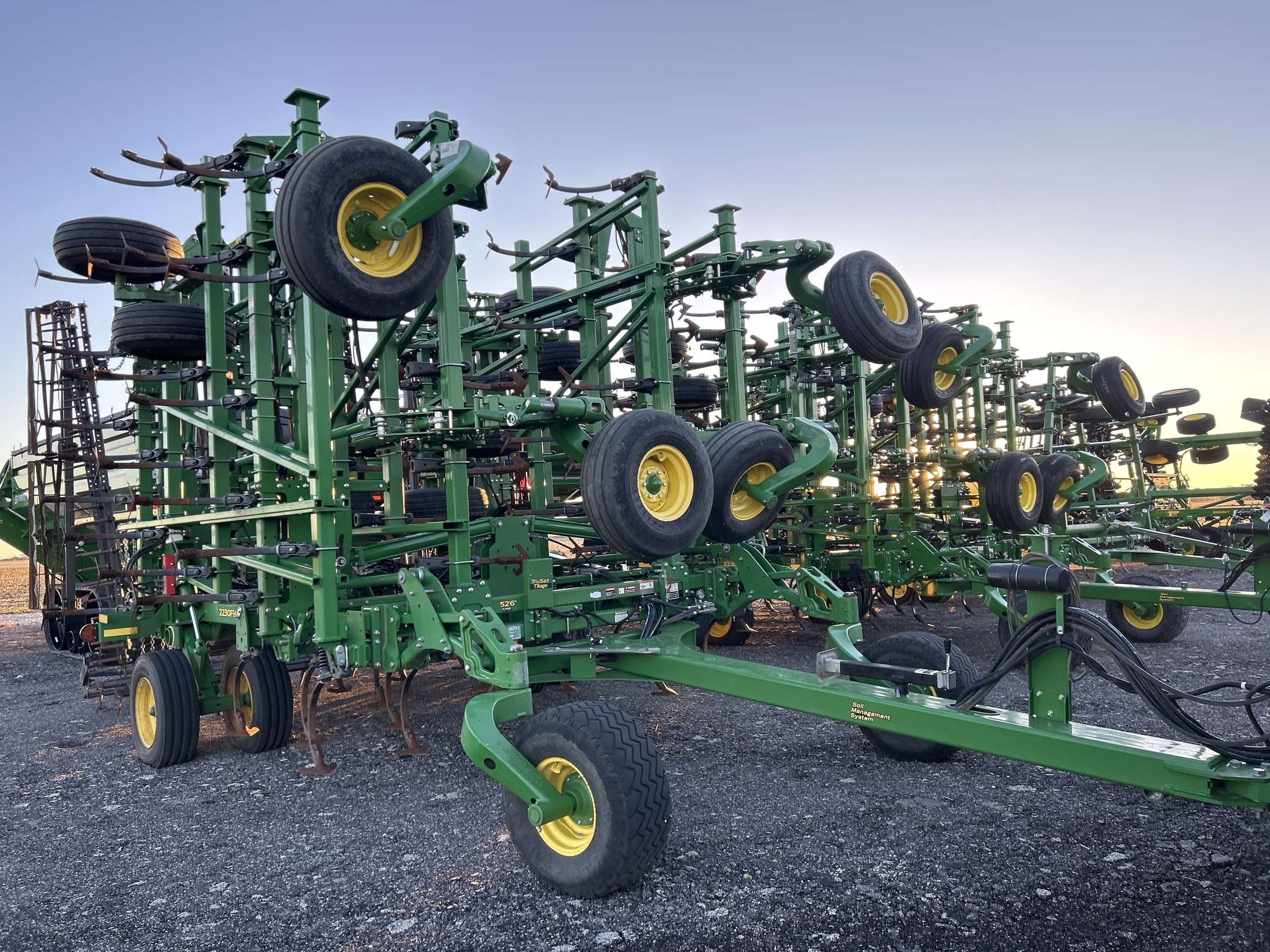 2019 John Deere 2230FH Field Cultivator