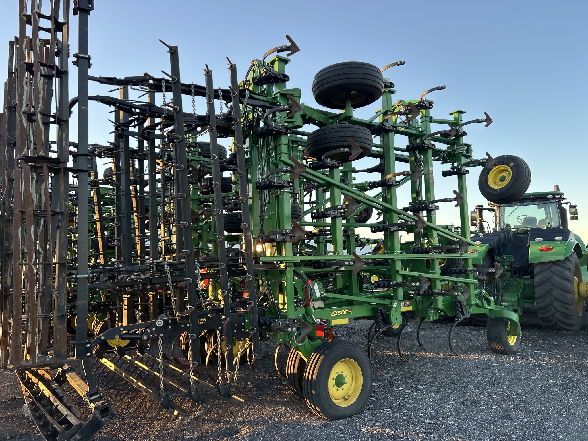 2019 John Deere 2230FH Field Cultivator
