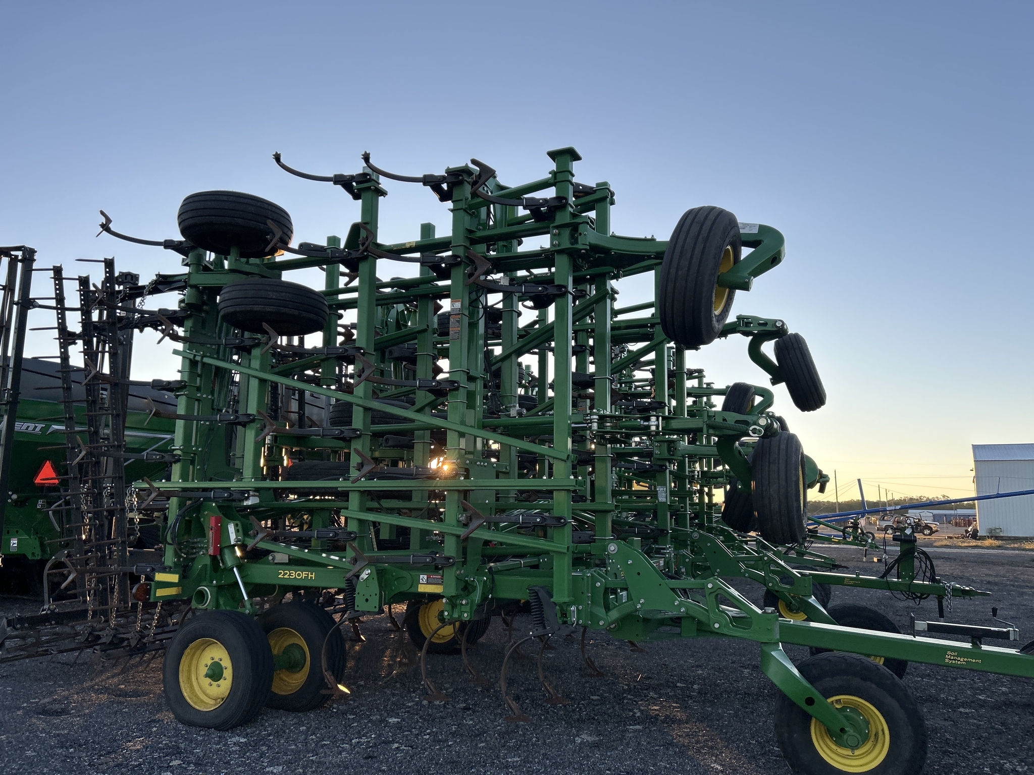 2019 John Deere 2230FH Field Cultivator