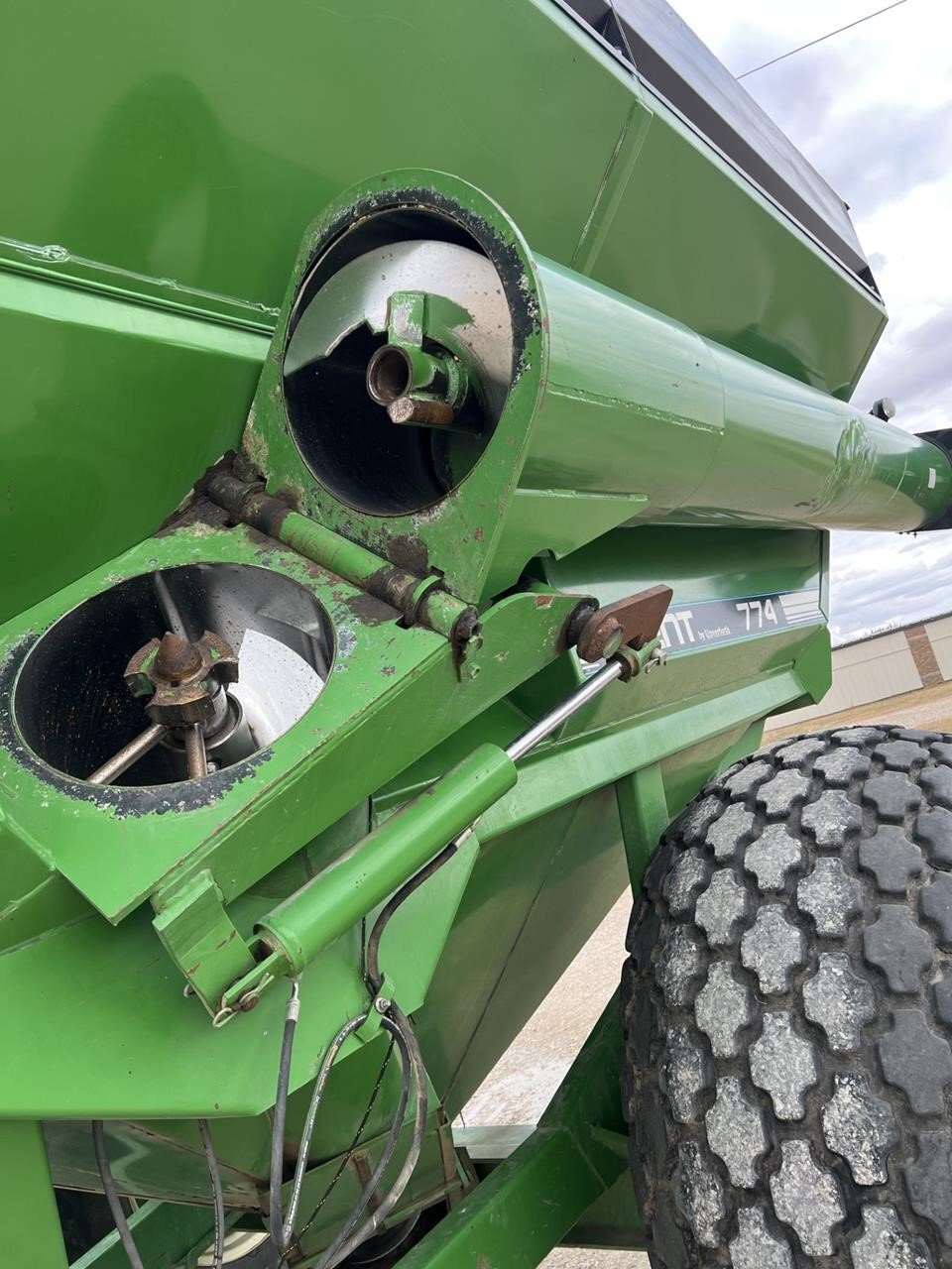 1996 Brent 744 Gravity Wagon