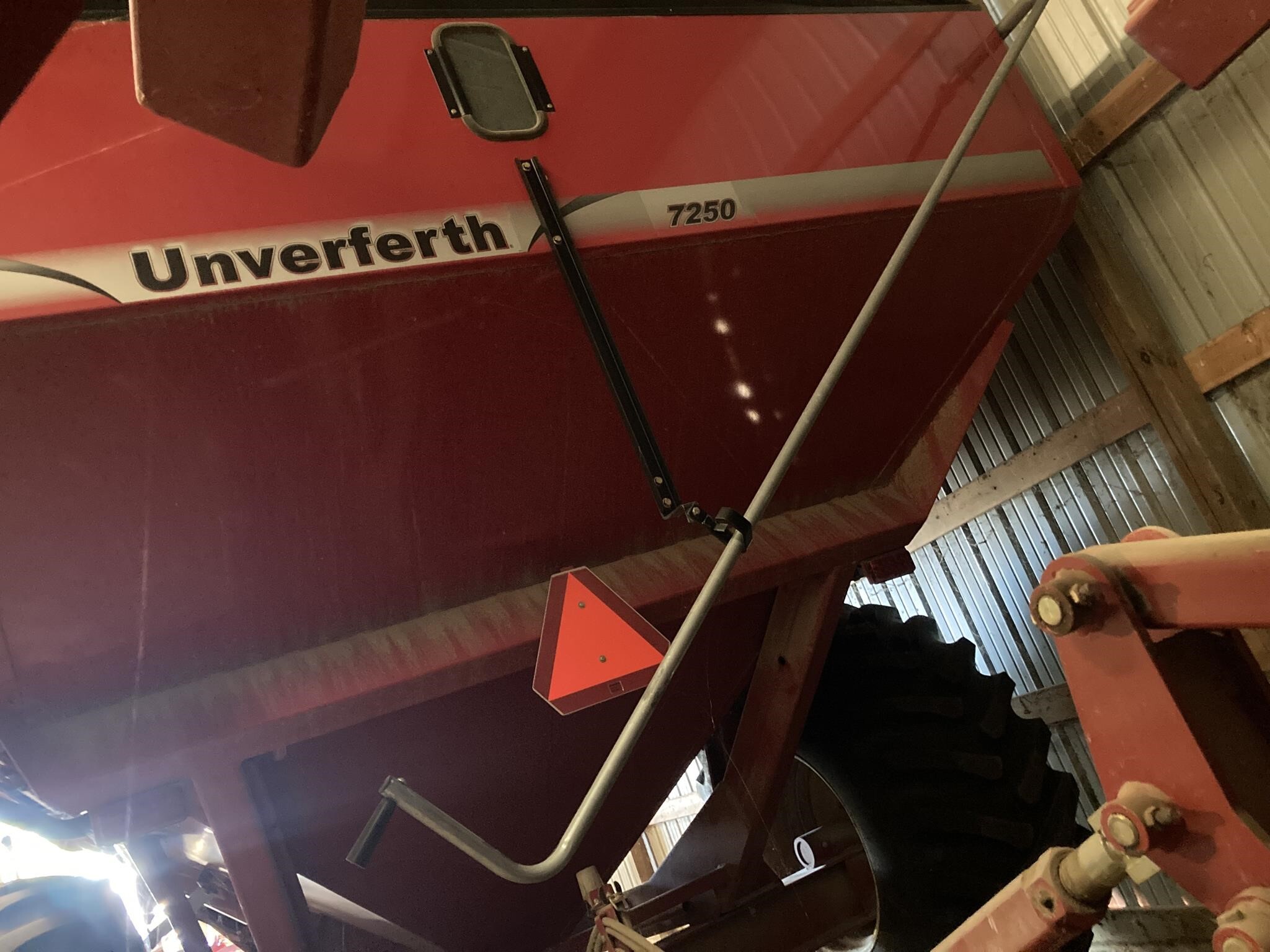 2014 Unverferth 7250 Grain Cart