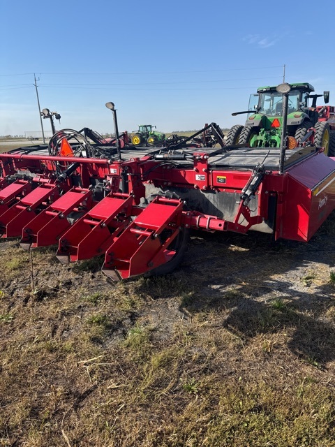 2018 Amity 3750 Beet Equipment